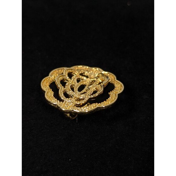 Vintage Avon Gold Tone Medallion Earrings Open Metal Work Round Flower Pierced - Picture 4 of 9